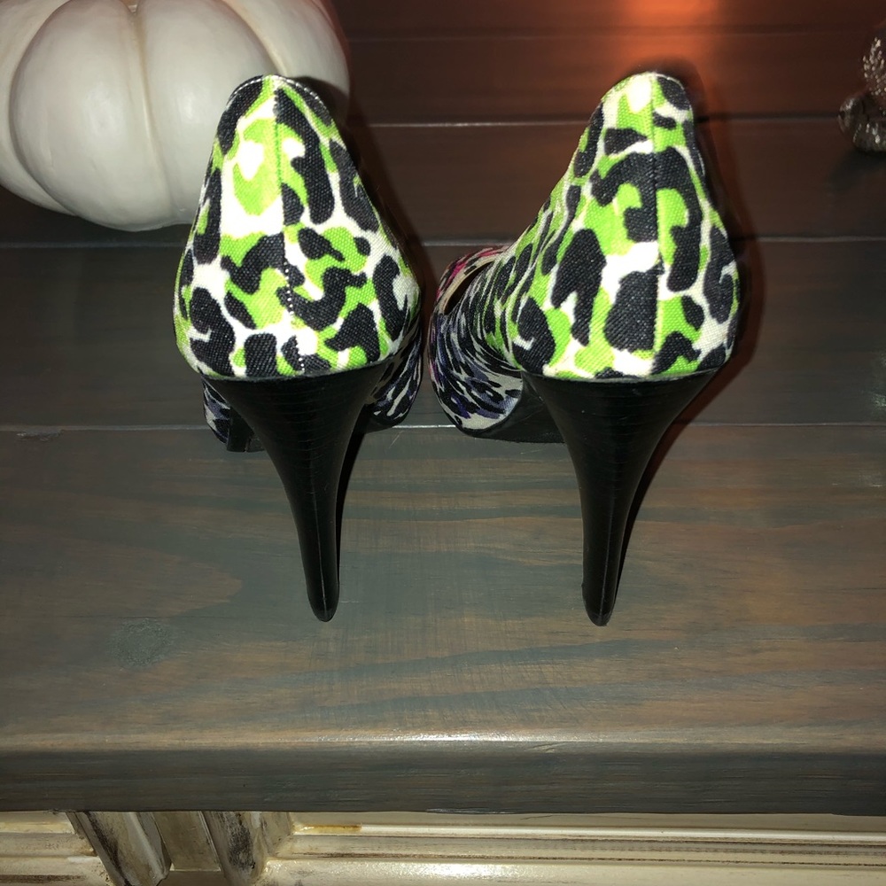 Shoes - Picture 6 of 6